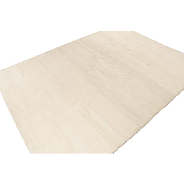 Contemporary Rug & Kilim’s Contemporary Solid Rug in Tone-on-Tone Off-White and Ivory For Sale - Image 3 of 7