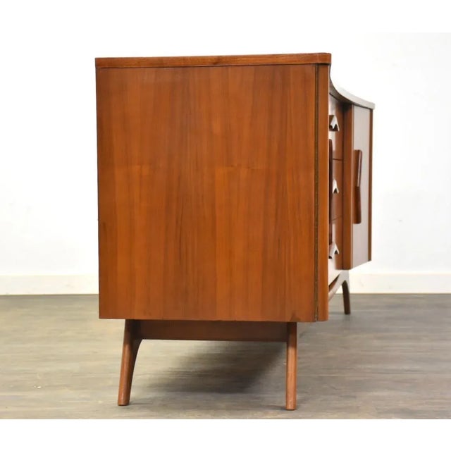 Mid-Century Modern Sculpted Boomerang Walnut Dresser For Sale - Image 3 of 10