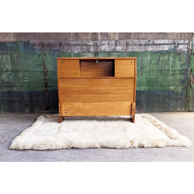 Mid-Century Modern Harvey Probber Attributed Twin Sized Mid-Century Bookcase Headboard, circa 1960s For Sale - Image 3 of 10
