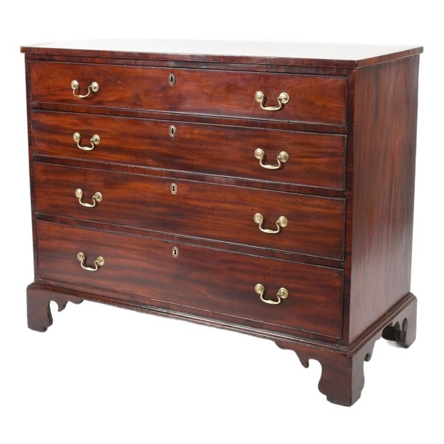 American Federal Mahogany Chest of Drawers, Circa 1800 For Sale