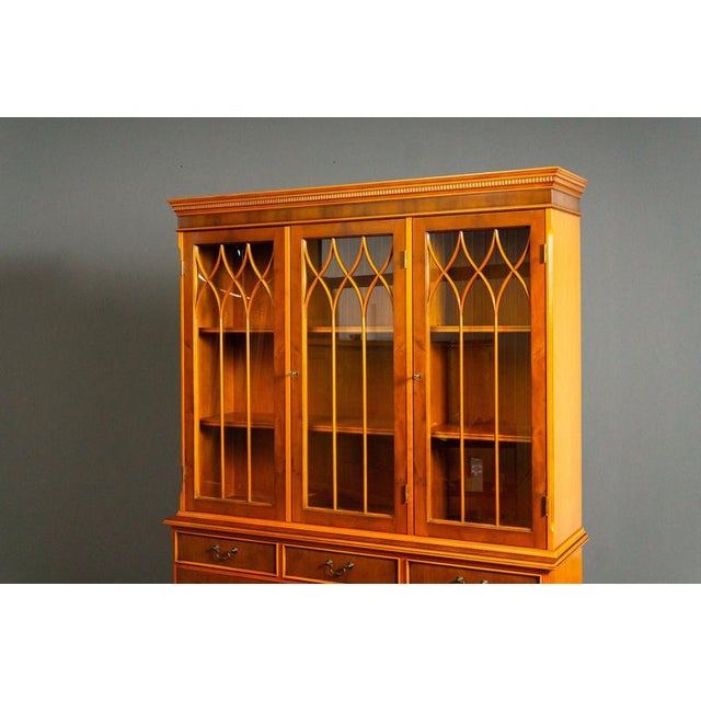 English Style Bookcase in Wood For Sale - Image 12 of 18