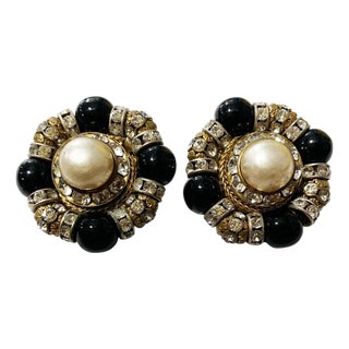 Vintage Mid-Century Faux Diamond & Beige and Black Pearls Cluster Clip-on Earrings For Sale