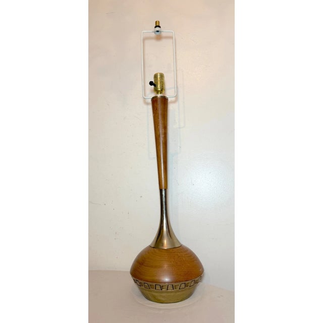 1960s Share Tall Vintage MCM Laurel Lamp Co. Tony Paul Style Teak & Brass Table Lamp 1960s For Sale - Image 5 of 10