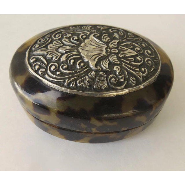 Late 19th Century Nesting Shell Boxes with Silver Repousse Tops Oval - Set of 4 For Sale - Image 5 of 7