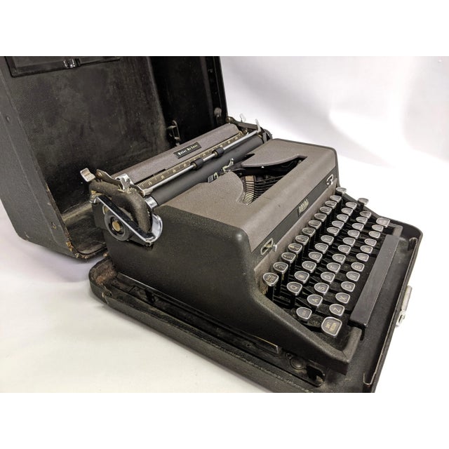1948 Royal Quiet DeLuxe Typewriter For Sale In Raleigh - Image 6 of 12