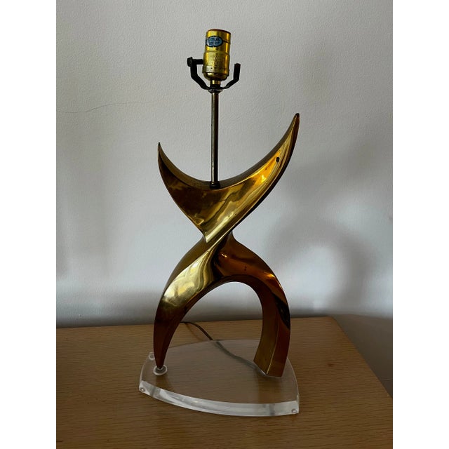 Mid 20th Century Biomorphic Modernist Brass and Lucite Lamp in the Style of Jean Arp For Sale - Image 5 of 7