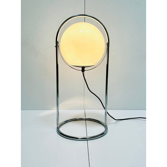 Sculptural German table or floor lamp from the 1960s, made of chrome-plated metal with a large glass sphere. At 66 cm...