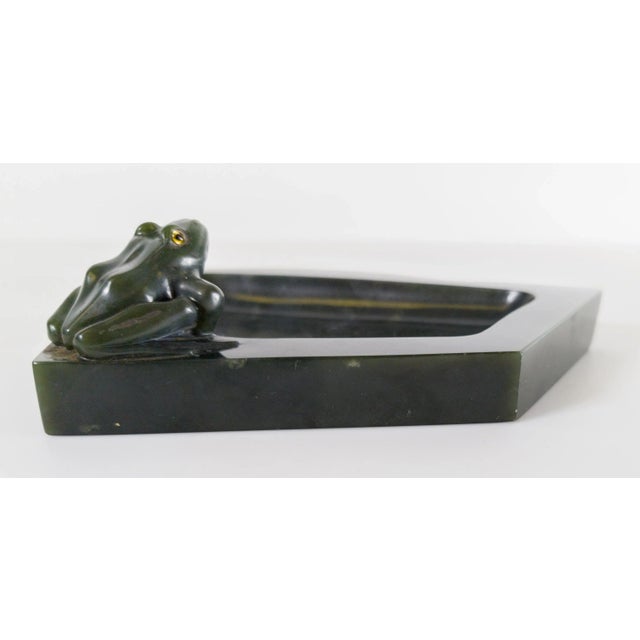 Early 20th Century Art Deco Spinach Green Nephrite Jade Ashtray With Frog For Sale - Image 10 of 12