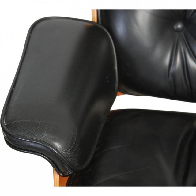 Set of Lounge Chair and Ottoman in Black Leather by Charles and Ray Eames, 1990s For Sale - Image 16 of 18