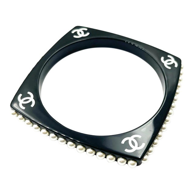 Chanel White CC Black Resin Pearl Edge Bangle Bracelet For Sale