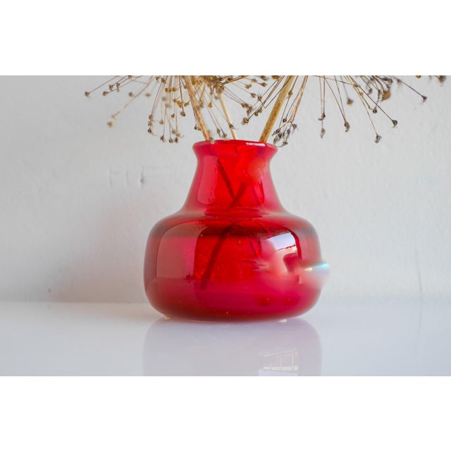 Bodafors Red Glass Vase by Erik Höglund for Bodafors, 1960s For Sale - Image 4 of 12
