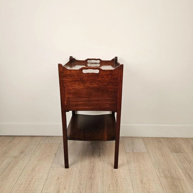 George III Period Mahogany Tray Top Commode, England Circa 1790 For Sale In San Francisco - Image 6 of 7