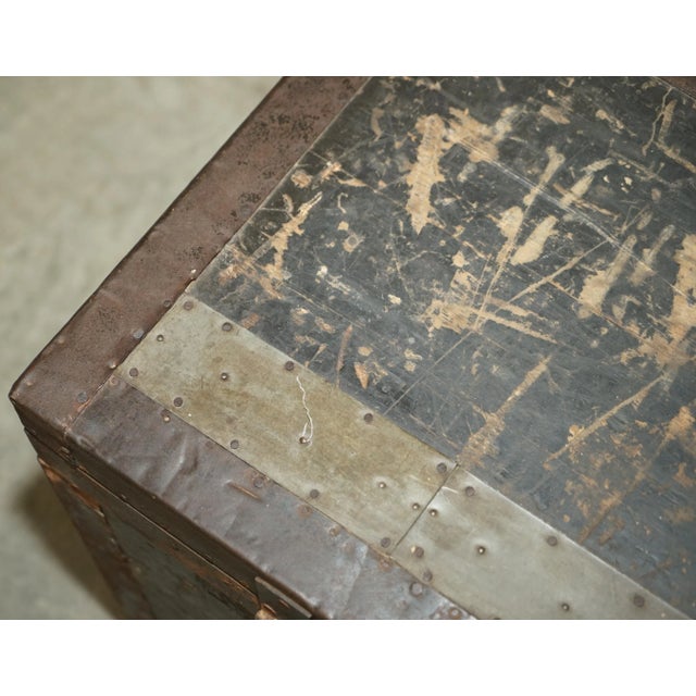 Original Fully Stamped Army & Navy CLS Steamer Campaign Trunk with Zinc Lining For Sale - Image 6 of 18