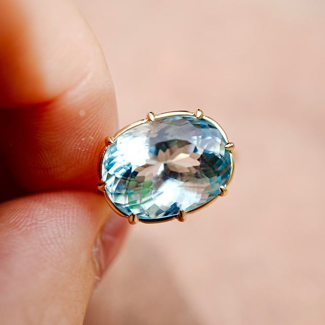 Kai One-of-a-Kind Certified 7.31ct Santa Maria Aquamarine East-West Ring in 14k Gold Size 7 For Sale In Los Angeles - Image 6 of 10