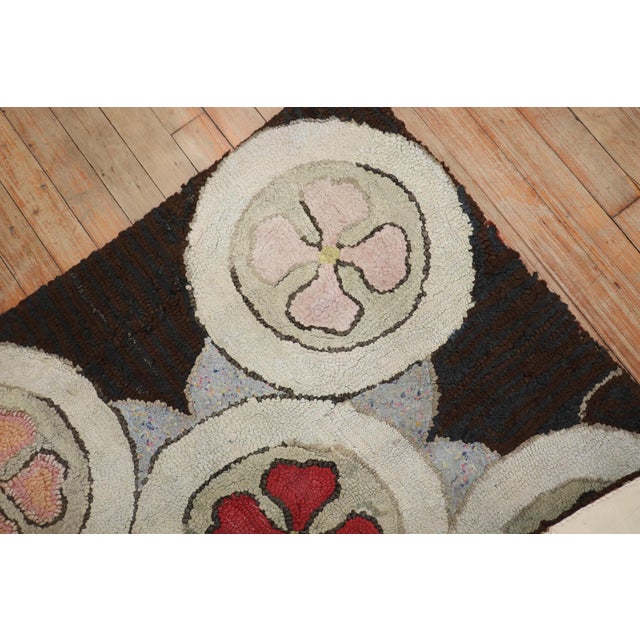 Early 20th Century Zabihi Collection American Hooked Square Rug - 3' x 3' For Sale In New York - Image 6 of 9