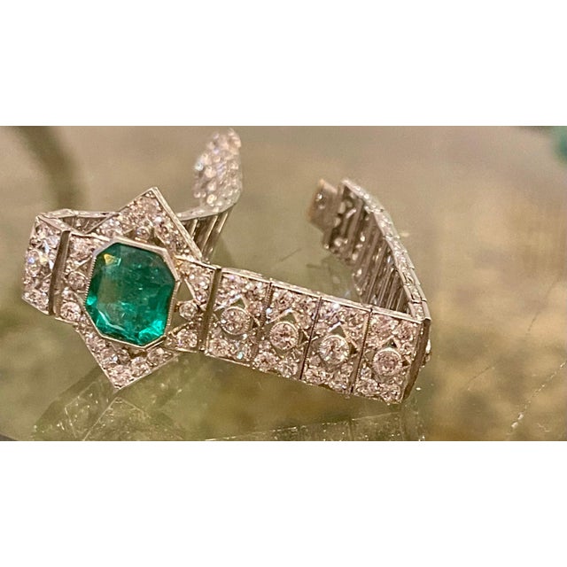 2020s 1930's Agl Certified 3.4 Ct Colombian Emerald & 8 Ct Diamond Platinum Bracelet For Sale - Image 5 of 8