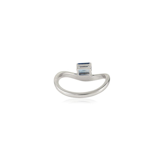 Metal VRJewels Minimalist 14k White Gold Emerald-Cut Natural Blue Sapphire Wave Ring Size 5 For Sale - Image 7 of 14