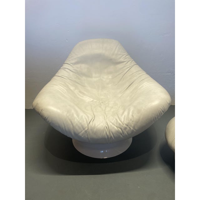 Mid-Century Modern Set of Lounge Chair and Ottoman by Mario Brunu for Comfort, 1960s For Sale - Image 3 of 18
