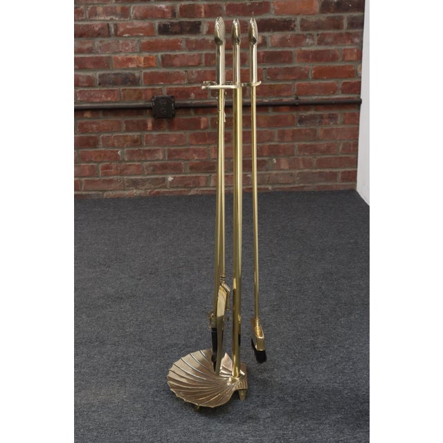 Mid-Century Modern Hollywood-Regency Style Brass Fireplace Tool Set With Seashell Handles and Pan For Sale - Image 3 of 18