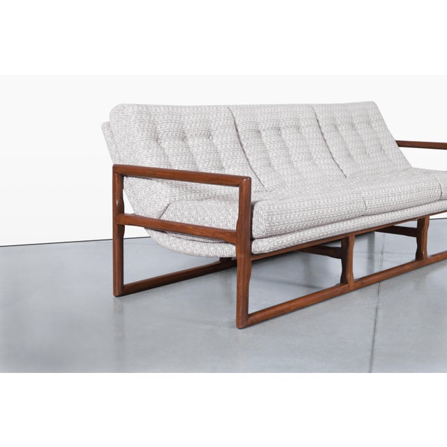 Mid-Century Modern Walnut Sofa Attributed to Milo Baughman For Sale In Los Angeles - Image 6 of 12
