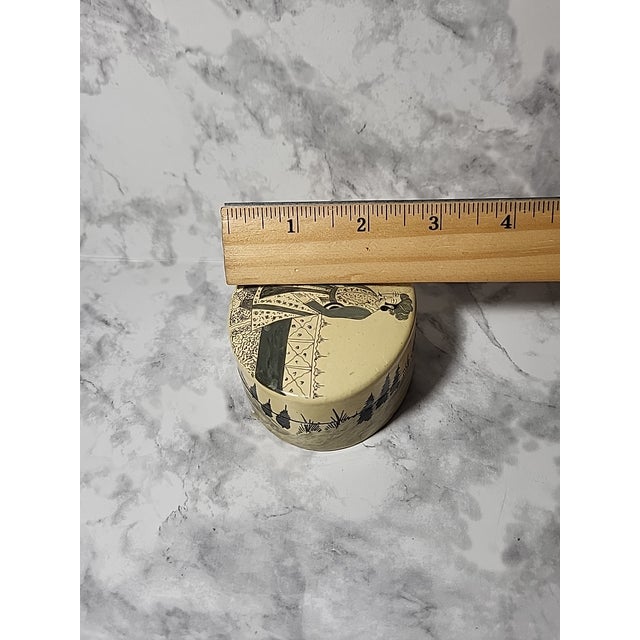1960s Kashmiri Papier-Mâché Trinket Box For Sale - Image 11 of 14