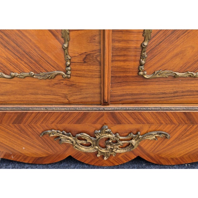 French Louis XV Marquetry Display Cabinet Figural Mounts Porcelain Medallions For Sale - Image 11 of 18