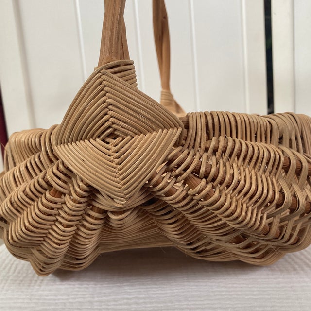 Farmhouse Vintage Handwoven Appalachian Wicker Buttocks Basket With Twisted Bentwood Handle For Sale - Image 3 of 12