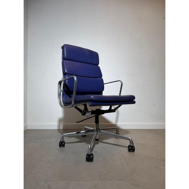 EA 219 Soft Pad Office Chair by Charles & Ray Eames for Vitra For Sale - Image 10 of 13