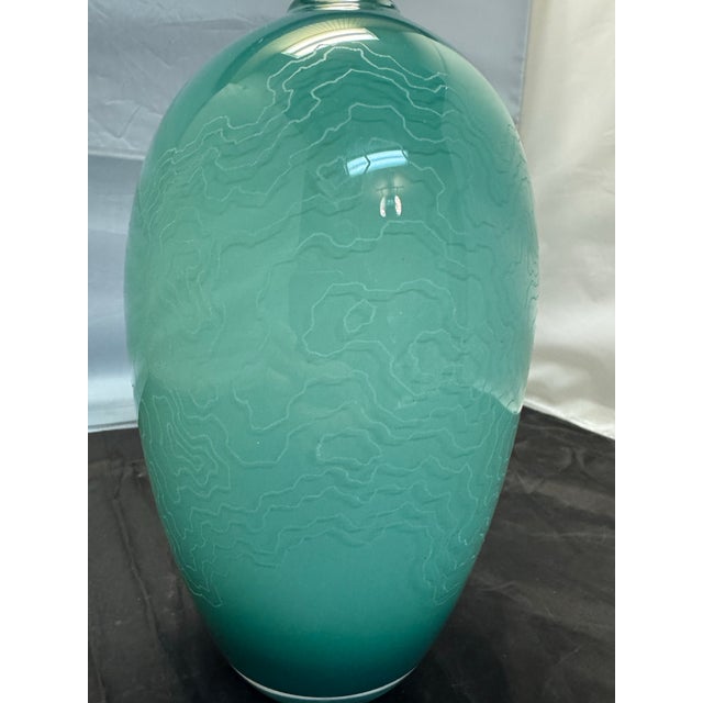 1960s Vintage Mid Century Style Art Glass 10” Vase Emerald Seafoam Ombre Etched Swirls For Sale - Image 5 of 9