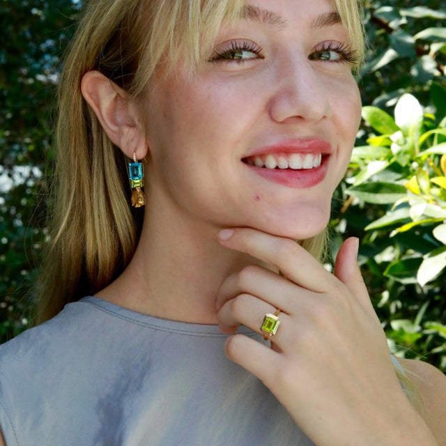 Kai Bella 2.50ctw Emerald-Cut Peridot East-West Ring, Size 6 in 14k Gold (All Sizes Available) For Sale - Image 12 of 12