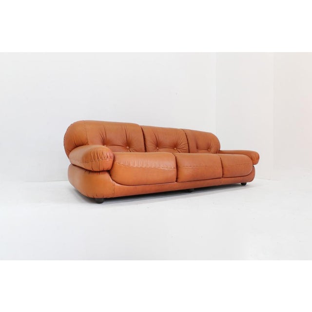 Brown Vintage Italian Sapporo Sofa in Cognac Leather Mobil Girgi, 1970s For Sale - Image 8 of 11