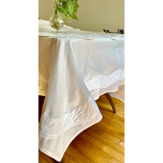 Embellished Wave Scallop Bias Piping Taffeta Table Cloth For Sale - Image 4 of 9