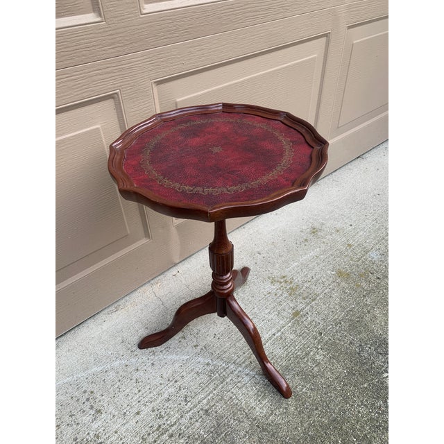 Maitland - Smith 1980s Vintage Georgian Embossed Red Leather Top Mahogany Side Table For Sale - Image 4 of 9