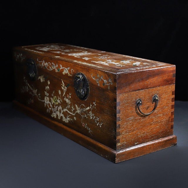 Vintage Chinese Huali Rosewood Scroll Box | Mother-of-Pearl Inlaid Long Chest With Brass Mounts For Sale In Los Angeles - Image 6 of 9