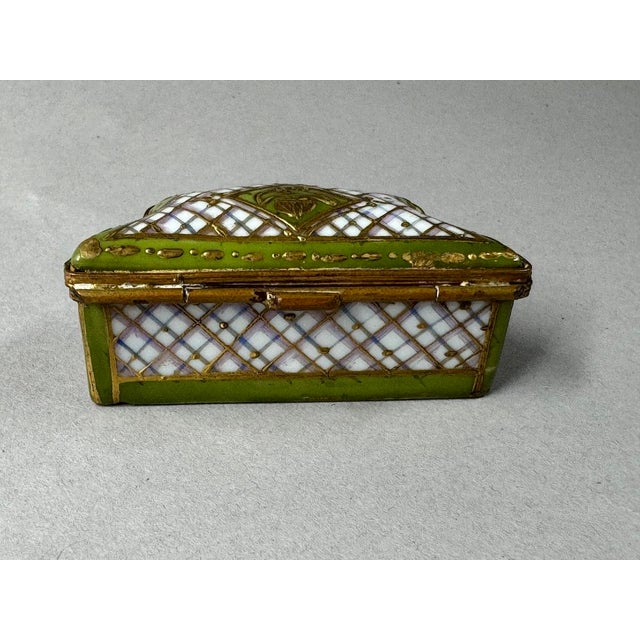 Ceramic 1860 Sèvres Neoclassical Green Gold Porcelain Box For Sale - Image 7 of 9