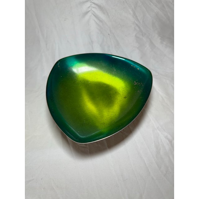 Super cool enamel bowl in an almost triangular shape acid green to turquoise ombre.