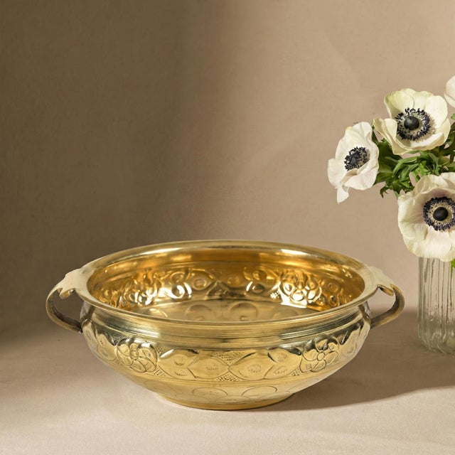 1930s Handmade Traditional Indian Uruli Round Decorative Bowl | 10" Round Brass Bowl | Coffee Table Centerpiece | Howsewarming Diwali Gift For Sale - Image 5 of 8