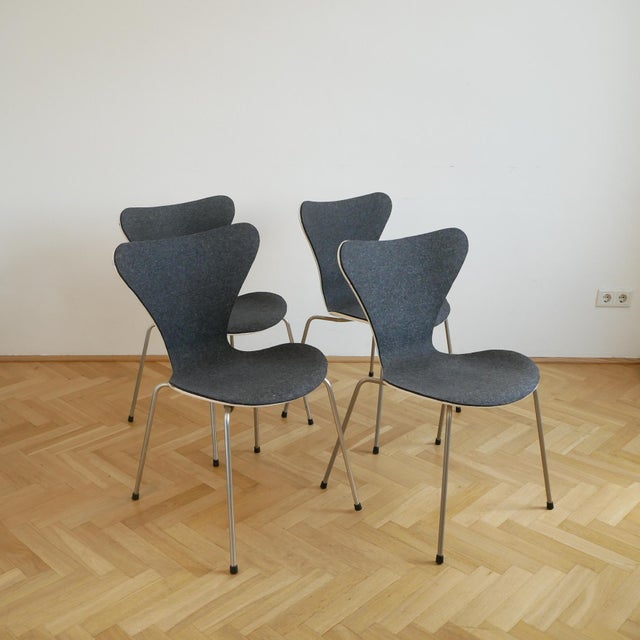 Series 7 Chairs by Arne Jacobsen for Fritz Hansen, 1960s, Set of 4, in Worn conditions. Designed 1950 to 1959 This piece...