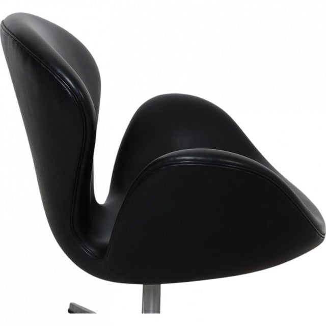Vintage Swan Chair in Black Leather by Arne Jacobsen, 1960s For Sale - Image 10 of 18