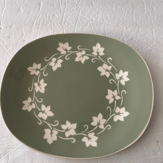 1940s Harkerware Sage Green and White Ivy Cameo Platters -Set of 2 For Sale - Image 4 of 4