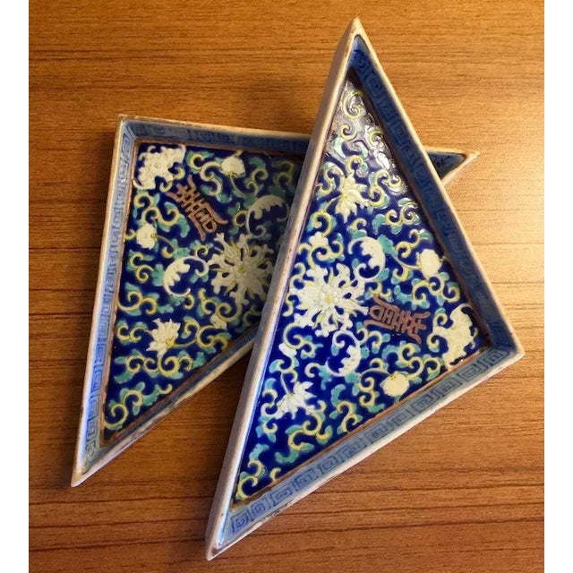 18th / 19th Century Chinese Export Porcelain Low Bowl Dishes - A Pair For Sale In New York - Image 6 of 11