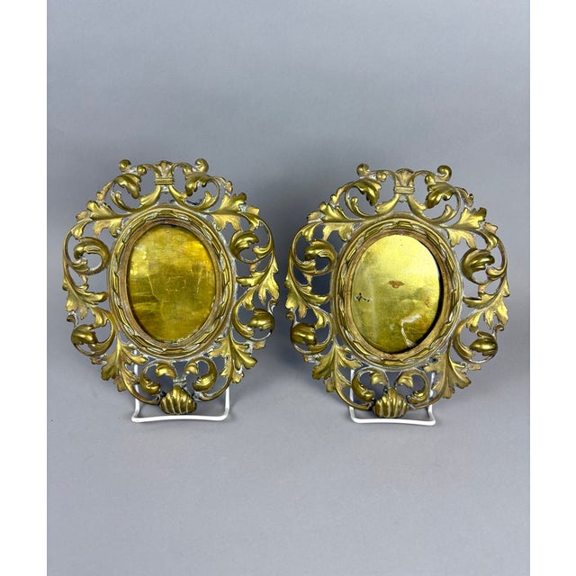 Rustic European 19th Century French Bronze D’Or Oval Picture Frames - A Pair For Sale - Image 3 of 12