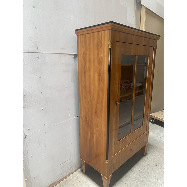 Neoclassical Display Cabinet in Cherry Wood, 1810 For Sale - Image 11 of 17