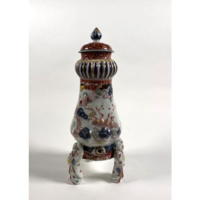 Tripod Fountain in Imari Porcelain, Japan, 1700 For Sale - Image 3 of 10