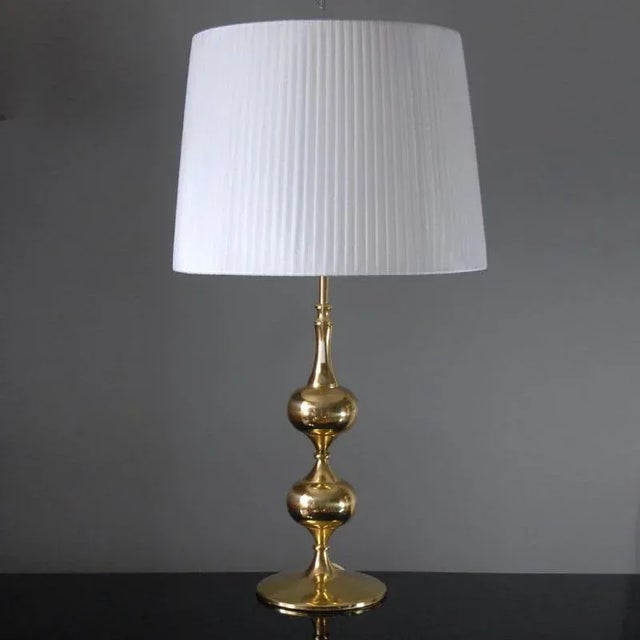 - Space Age table lamp - From the 70s - Made in Germany - Brass base - Supplemented with a modern lampshade - 2 E27...