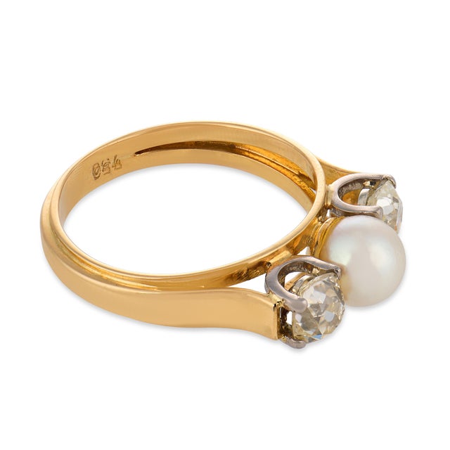 1940s 1940s Retro Pearl Old Mine Cut Diamond 18k Two Tone Three Stone Ring, Size 11 For Sale - Image 5 of 5