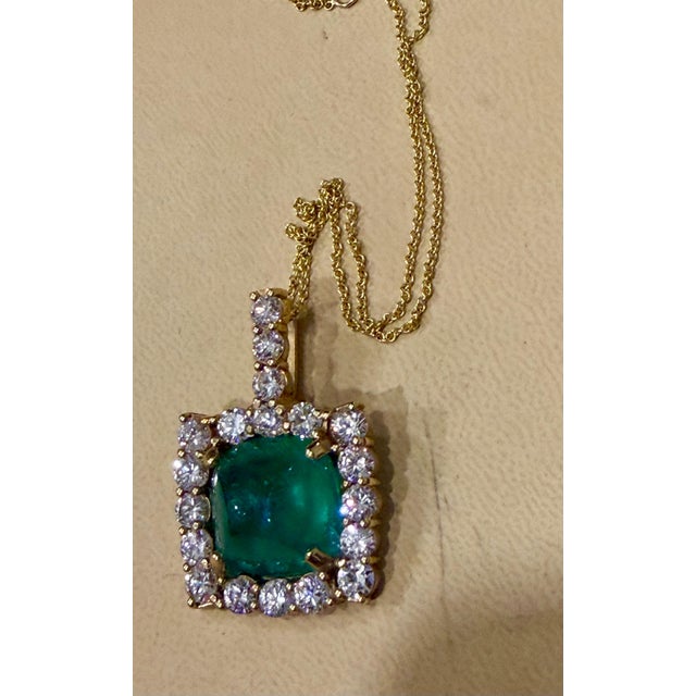 17.5 Ct Sugar Loaf Cabochon Colombian Emerald & 5.7 Ct Diamond Necklace 14KYG For Sale - Image 17 of 18