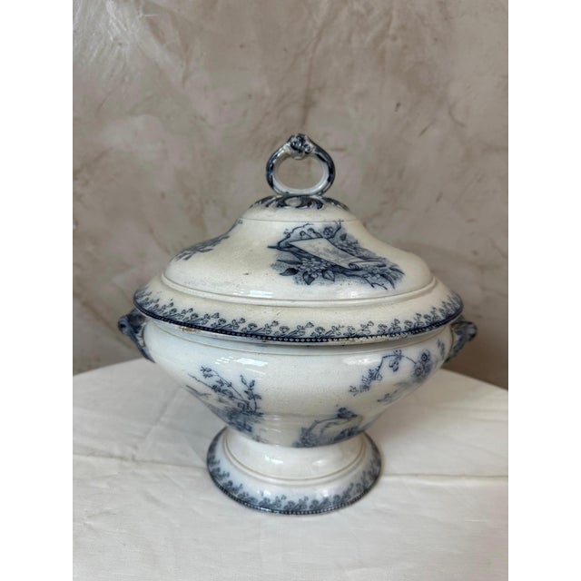 Elegant antique earthenware tureen from Terre de Fer, stamped FF Texonne, dating from the late 19th century. This...