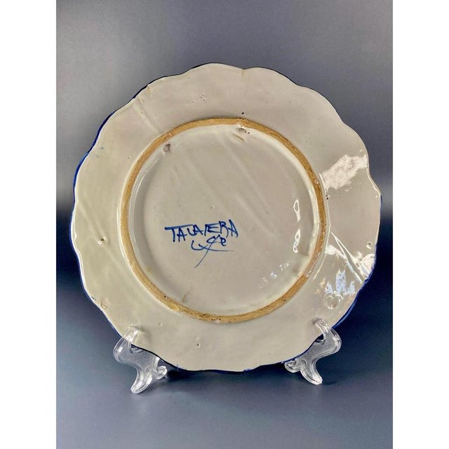 Antique Hand-Painted Ceramic Plate with Floral Motifs from Talavera De La Reina For Sale - Image 6 of 8