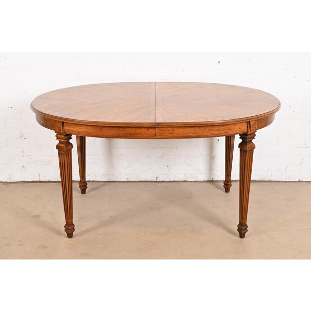Thomasville French Regency Louis XVI Walnut and Burl Wood Extension Dining Table, Circa 1960s For Sale In South Bend - Image 6 of 12
